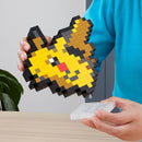 MEGA Pokémon, Blocos de Montar Pikachú Estilo Retrô Pixelado com 400 peças, 16 cm de Altura, A Partir de 13 Anos