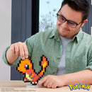 MEGA Pokémon, Blocos de Montar Charmander Estilo Retrô Pixelado com 349 peças, 15 cm de Altura, A Partir de 13 Anos