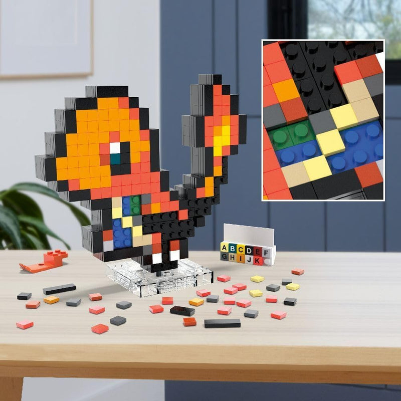 MEGA Pokémon, Blocos de Montar Charmander Estilo Retrô Pixelado com 349 peças, 15 cm de Altura, A Partir de 13 Anos